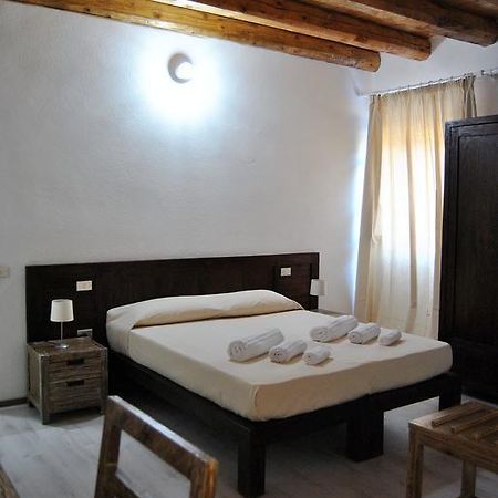 Abas Ristorante Pizzeria Affittacamere Ales Kamer foto