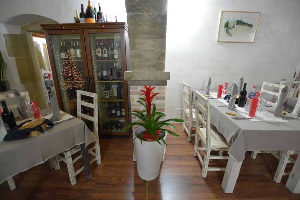 Abas Ristorante Pizzeria Affittacamere Ales Buitenkant foto