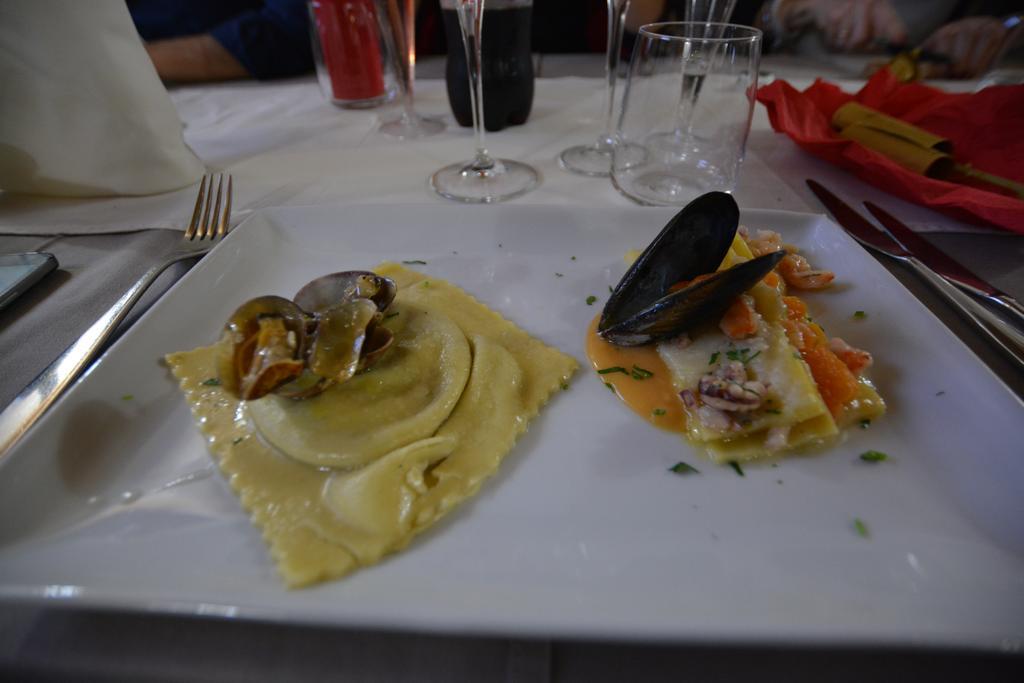 Abas Ristorante Pizzeria Affittacamere Ales Buitenkant foto