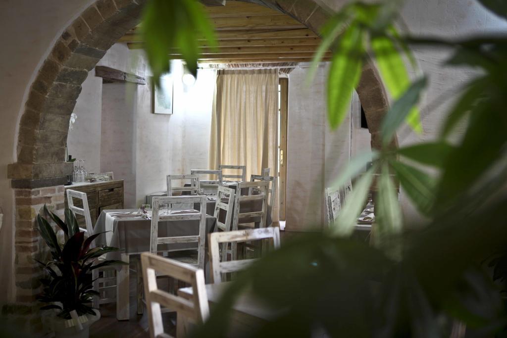 Abas Ristorante Pizzeria Affittacamere Ales Buitenkant foto